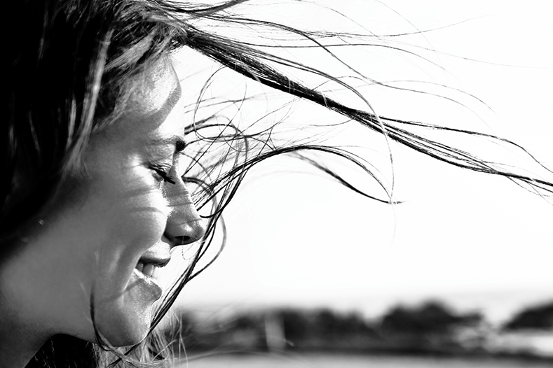 Glückliche junge Frau